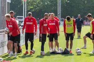 1. FC Köln Spieler Simon Terodde, Marcel Risse, Johannes Geis und Nikolas Nartey mit ihrer Mannschaft beim Training mit André Pawlak