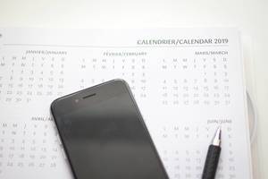 2019 Calendar wiht Cellphone