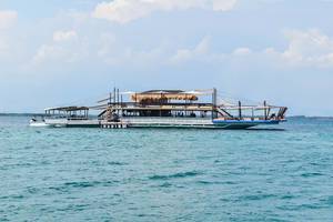 A floating restaaurant at Lakawon Beach (Flip 2019)