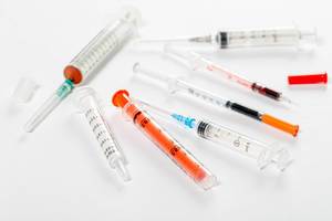 A set of different syringes for injection and oral administration of medicines (Flip 2019)