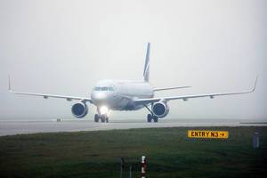 Aeroflot Russian Airlines Flugzeug an einem nebeligen Tag am Flughafen München