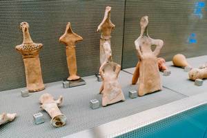 Ancient Greek figurines on display in Acropolis museum (Flip 2019)