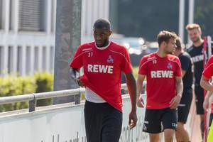 Anthony Modeste in team jersey, leaving the pitch after football training