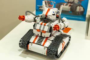 App controled kids toy: Mi Robot Builder Rover, chargeable via USB-C