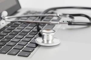Arztbesuch und Ferndiagnose über das Internet