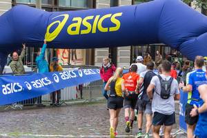 ASICS advertising as a sponsor of Frankfurt Marathon