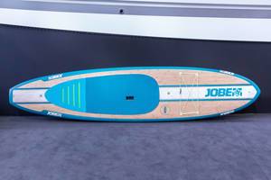 Aus Bambus gefertigtes SUP Paddle Board in hellbraun und blau