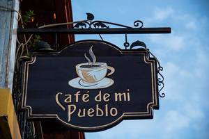 Aushängeschild eines Coffeeshops - Café de mi Pueblo