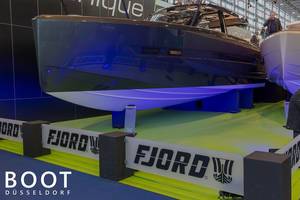 Ausstellung von luxuriösen Booten auf der Bootsmesse "Boot Düsseldorf"
