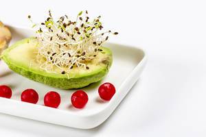 Avocado with micro-green onions and cranberries (Flip 2019)