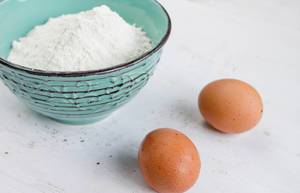Backen: Eier und Mehl