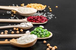 Background components of a healthy diet - cereals, legumes, oat bran