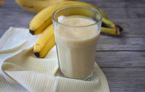 Banana Smoothies in a Glass