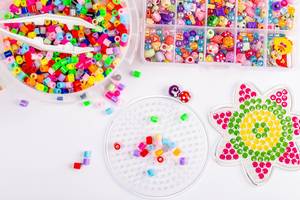 Beading set with colorful beads (Flip 2019)