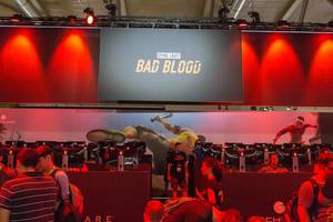 Besucher spielen Dying Light: Bad Blood auf der Gamescom