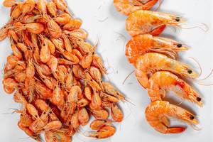Big king prawns and a bunch of little ones on a light background (Flip 2019)