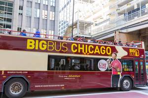BigBus Chicago Hop-On- und Hop-Off-Bustour mit Touristen unterwegs