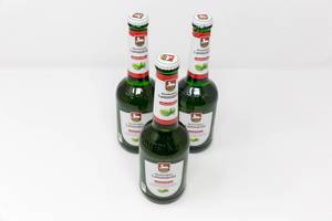 Bio-Bier: drei Flaschen Neumarkter Lammsbräu alkoholfrei vor weißem Hintergrund