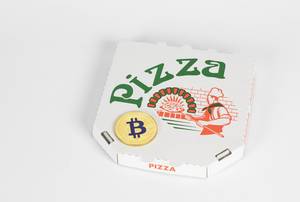 Bitcoin auf einer Pizzaschachtel