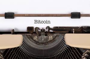 Bitcoin mit einer alten Schreibmaschine geschrieben