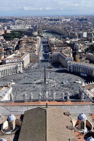 Blick vom Petersdom auf den Vatikan