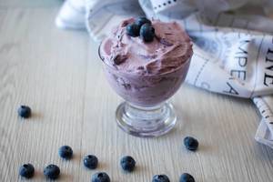 Blueberries Mousse in a Glasse bowl