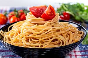 Boiled spaghetti with vegetables and herbs