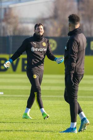 Borussia Dortmund goalkeeper Roman Bürki makes a gesture with open arms and addresses Jadon Sancho