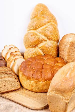 Bread and pieces of bread of different types (Flip 2020)