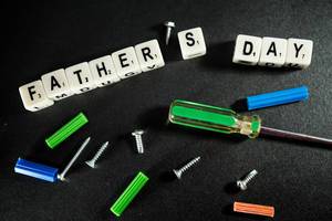 Buchstabenwürfel erinnern an den Vatertag "Father