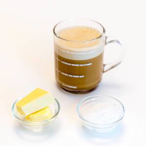 Bullet Proof Coffee with butter and MCT oil from coconuts, to increase productivity, energy and diet aid