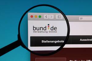 Bund.de logo under magnifying glass