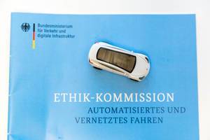 Bundesministerium für Verkehr und digitale Infrastruktur legt Bericht der Ethikkommission vor: Leitlinien für autonomes und vernetztes Fahren