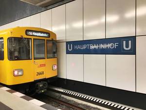 BVG-Bahn Berlin Hauptbahnhof Linie U55