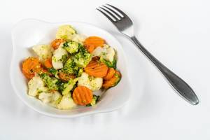 Carrot and Cauliflower salad served in the bowl (Flip 2019)