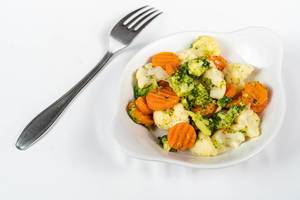 Carrot and Cauliflower salad served in the bowl