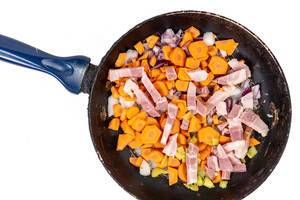 Carrot Paprika and Bacon in the frying pan (Flip 2019)