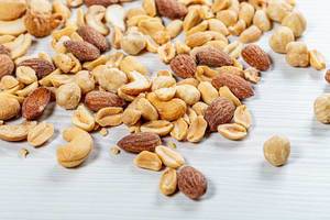 Cashews, hazelnuts, almonds and peanuts-salted roasted nuts (Flip 2019)