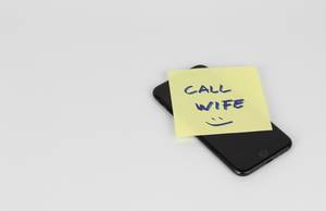 Cell phone note says call wife