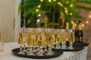 Champagner Gläser für den Neujahresempfang