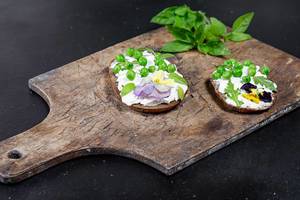 Cheese sandwiches with green peas, Basil leaves and flowers (Flip 2019)