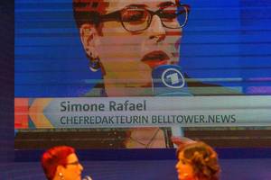 Chefredakteurin und Kunsthistorikerin Simone Rafael im Live-Stream der ARD Sendung Kontraste, mit Eva-Maria Lemke