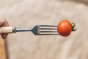 Cherry tomato on fork (Flip 2019)