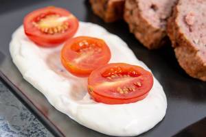 Cherry-Tomatoes-with-Tartar-sauce-on-the-plate.jpg