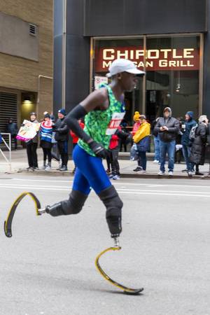 Chicago Marathon runner with artificial legs