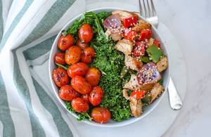 Chicken Bowl with Tomatoes and Kale