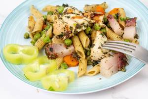 Chicken meat with Bacon and vegetables and pasta (Flip 2019)