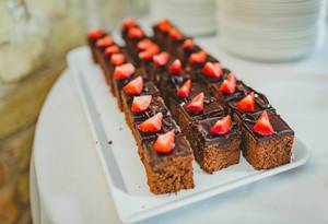 Chocolate Cake With Strawberries (Flip 2019)