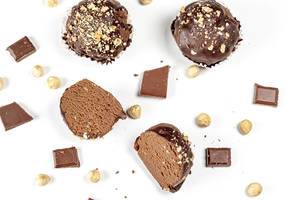 Chocolate cakes with chocolate pieces and hazelnuts on a white background (Flip 2020)