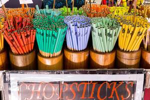 Chopsticks: Mit bunten Stäbchen essen